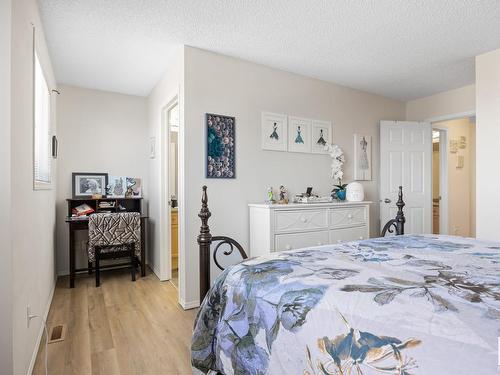 34 451 Hyndman Crescent, Edmonton, AB - Indoor Photo Showing Bedroom