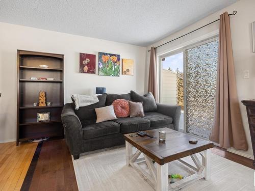 34 451 Hyndman Crescent, Edmonton, AB - Indoor Photo Showing Living Room