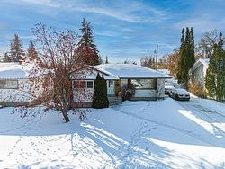 15921 93A Avenue  Edmonton, AB T5R 5J5