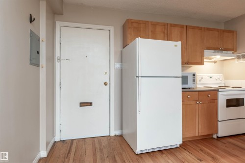 1109 9730 106 Street, Edmonton, AB - Indoor Photo Showing Kitchen