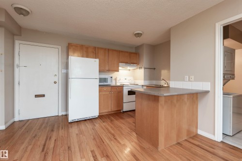 1109 9730 106 Street, Edmonton, AB - Indoor Photo Showing Kitchen