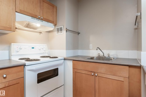 1109 9730 106 Street, Edmonton, AB - Indoor Photo Showing Kitchen