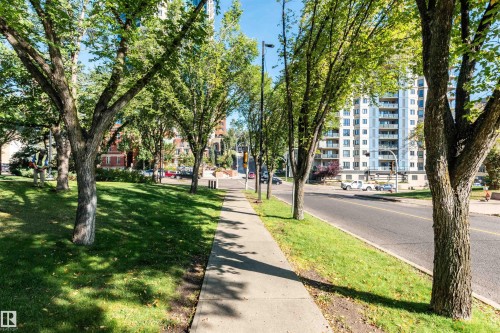 1109 9730 106 Street, Edmonton, AB - Outdoor