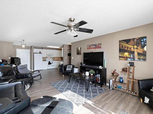 110 592 Hooke Road, Edmonton, AB - Indoor Photo Showing Living Room