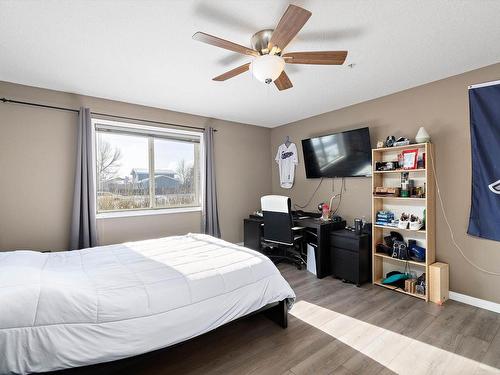 110 592 Hooke Road, Edmonton, AB - Indoor Photo Showing Bedroom