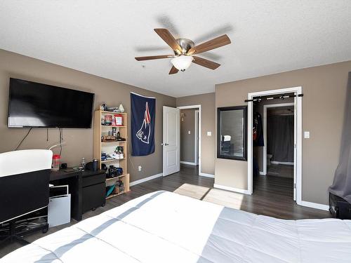 110 592 Hooke Road, Edmonton, AB - Indoor Photo Showing Bedroom