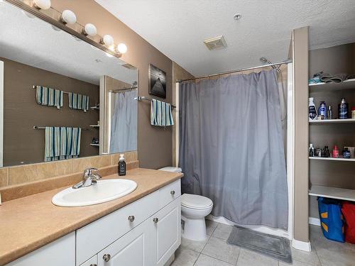 110 592 Hooke Road, Edmonton, AB - Indoor Photo Showing Bathroom