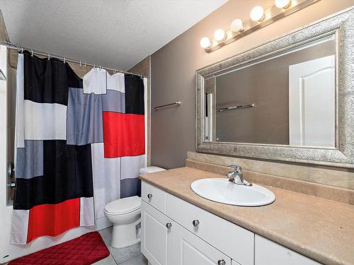 110 592 Hooke Road, Edmonton, AB - Indoor Photo Showing Bathroom