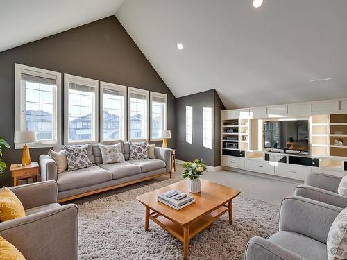 3007 Macneil Way, Edmonton, AB - Indoor Photo Showing Living Room