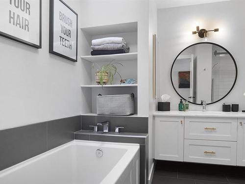 17531 53 Avenue, Edmonton, AB - Indoor Photo Showing Bathroom