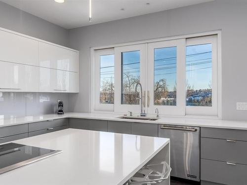 9509 99B Street, Edmonton, AB - Indoor Photo Showing Kitchen