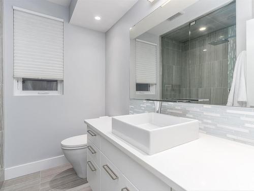 9509 99B Street, Edmonton, AB - Indoor Photo Showing Bathroom