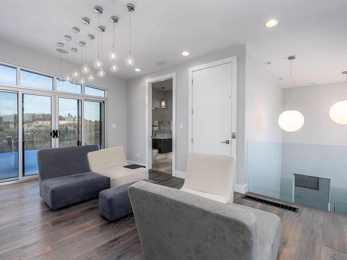 9509 99B Street, Edmonton, AB - Indoor Photo Showing Living Room