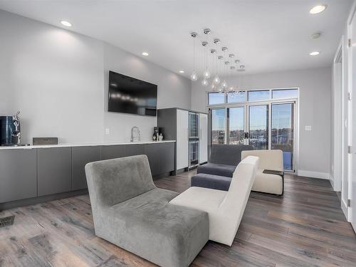 9509 99B Street, Edmonton, AB - Indoor Photo Showing Living Room