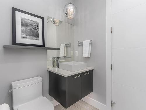 9509 99B Street, Edmonton, AB - Indoor Photo Showing Bathroom