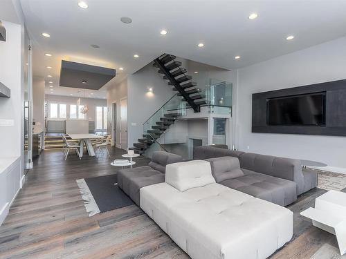 9509 99B Street, Edmonton, AB - Indoor Photo Showing Living Room