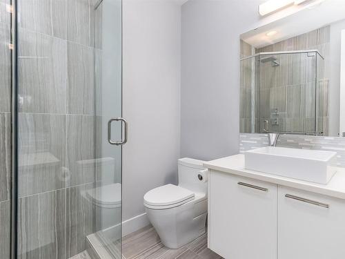 9509 99B Street, Edmonton, AB - Indoor Photo Showing Bathroom