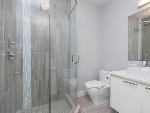 9509 99B Street, Edmonton, AB - Indoor Photo Showing Bathroom