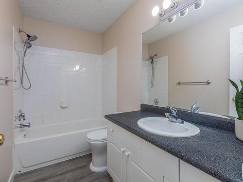 15 6608 158 Avenue, Edmonton, AB - Indoor Photo Showing Bathroom