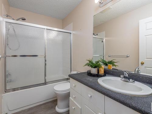 15 6608 158 Avenue, Edmonton, AB - Indoor Photo Showing Bathroom