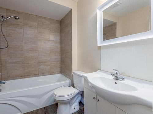 15 6608 158 Avenue, Edmonton, AB - Indoor Photo Showing Bathroom