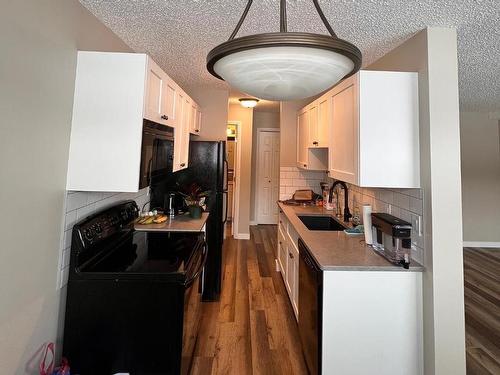 104 10149 83 Avenue Nw, Edmonton, AB - Indoor Photo Showing Kitchen