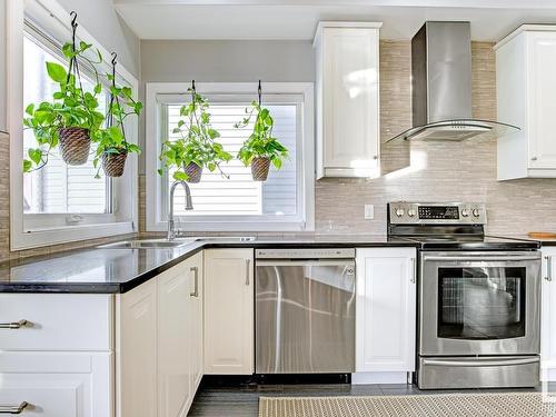 16516 131 Street, Edmonton, AB - Indoor Photo Showing Kitchen With Stainless Steel Kitchen With Upgraded Kitchen