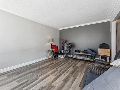 10319 172 Avenue Nw, Edmonton, AB - Indoor