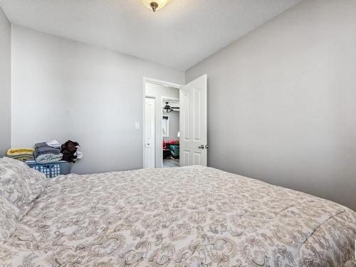 10319 172 Avenue Nw, Edmonton, AB - Indoor Photo Showing Bedroom