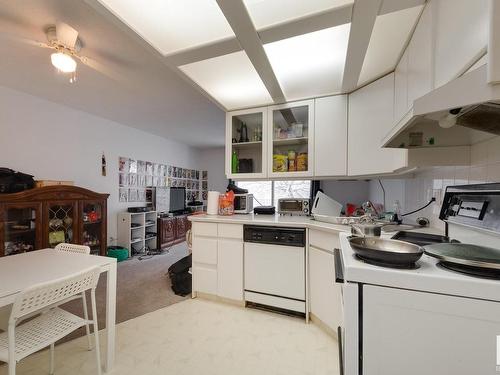 11 10324 119 Street, Edmonton, AB - Indoor Photo Showing Kitchen