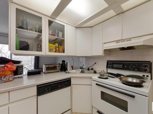 11 10324 119 Street, Edmonton, AB - Indoor Photo Showing Kitchen