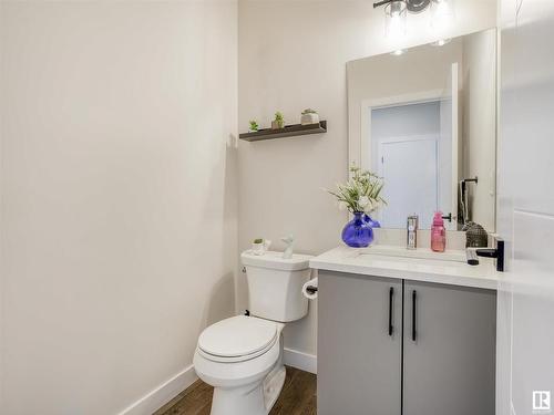 5320 22 Avenue, Edmonton, AB - Indoor Photo Showing Bathroom