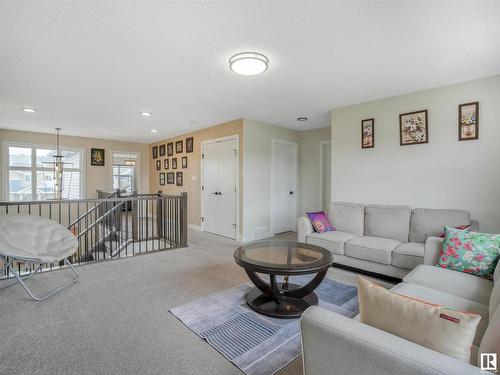 5320 22 Avenue, Edmonton, AB - Indoor Photo Showing Living Room