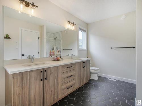 5320 22 Avenue, Edmonton, AB - Indoor Photo Showing Bathroom