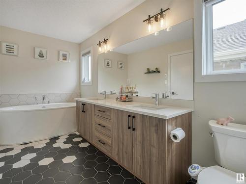 5320 22 Avenue, Edmonton, AB - Indoor Photo Showing Bathroom