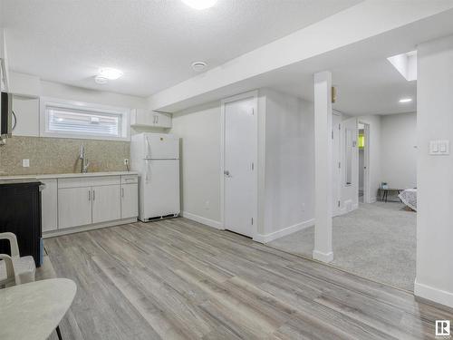 5320 22 Avenue, Edmonton, AB - Indoor Photo Showing Kitchen