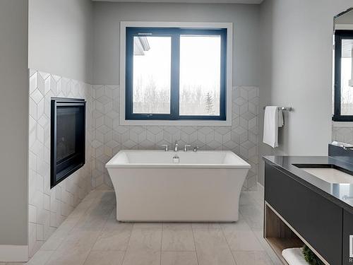 7179 May Crescent, Edmonton, AB - Indoor Photo Showing Bathroom