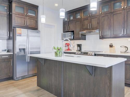 8452 Cushing Court, Edmonton, AB - Indoor Photo Showing Kitchen With Upgraded Kitchen