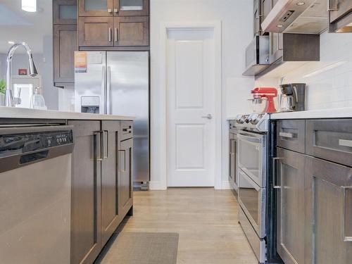 8452 Cushing Court, Edmonton, AB - Indoor Photo Showing Kitchen With Upgraded Kitchen