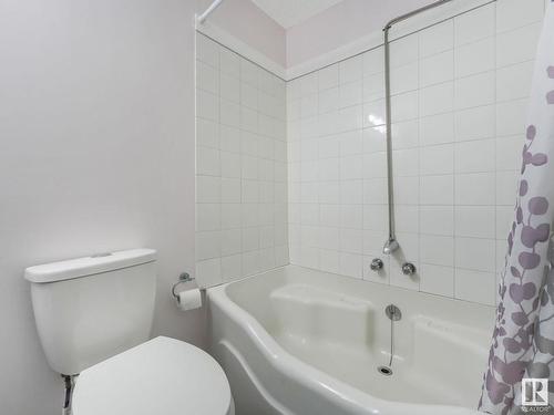 18154 93 Avenue, Edmonton, AB - Indoor Photo Showing Bathroom