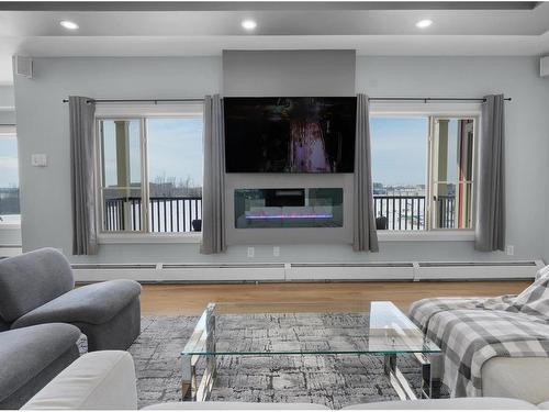 410 3719 Whitelaw Lane, Edmonton, AB - Indoor Photo Showing Living Room