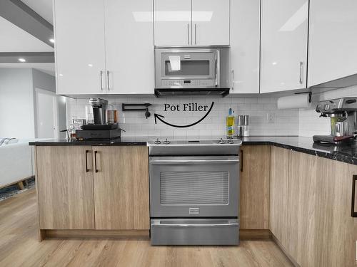 410 3719 Whitelaw Lane, Edmonton, AB - Indoor Photo Showing Kitchen With Upgraded Kitchen