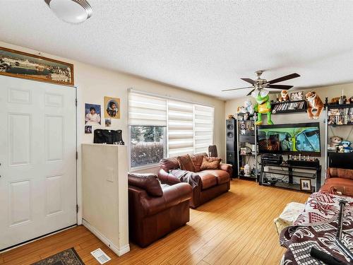 5807 11 Ave, Edmonton, AB - Indoor Photo Showing Living Room