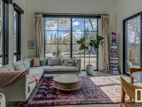 14305 Summit Drive, Edmonton, AB - Indoor Photo Showing Living Room