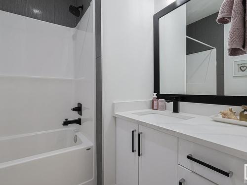 880 Ebbers Crescent, Edmonton, AB - Indoor Photo Showing Bathroom