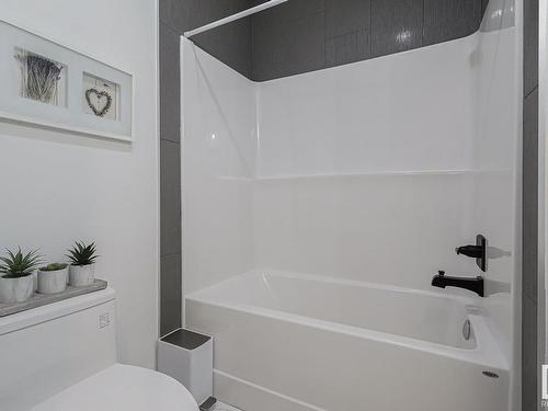 880 Ebbers Crescent, Edmonton, AB - Indoor Photo Showing Bathroom