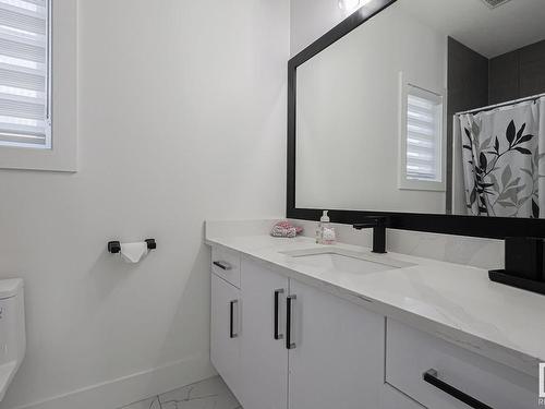 880 Ebbers Crescent, Edmonton, AB - Indoor Photo Showing Bathroom