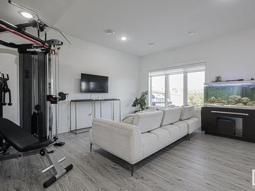 880 Ebbers Crescent, Edmonton, AB - Indoor Photo Showing Living Room