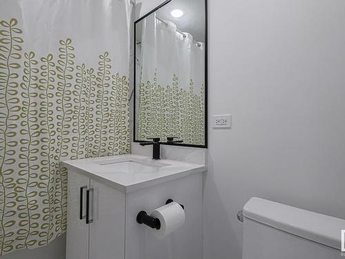 880 Ebbers Crescent, Edmonton, AB - Indoor Photo Showing Bathroom