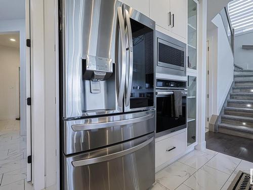 880 Ebbers Crescent, Edmonton, AB - Indoor Photo Showing Kitchen